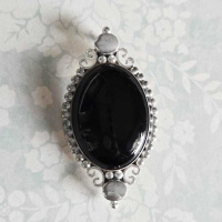 Onyx Oval Pin-Pendant