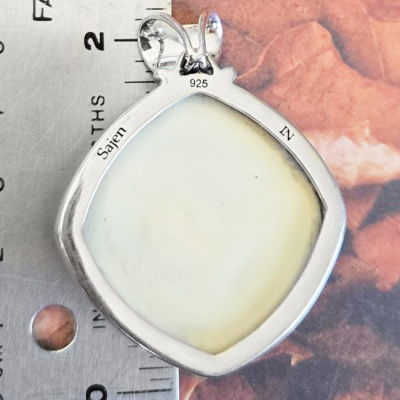 uk1020_back_ruler_1042435109